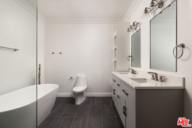 8121 Norton Avenue, West Hollywood CA: https://media.crmls.org/mediaz/9b092434-e489-45e1-9502-b8b8b5c401fd.jpg