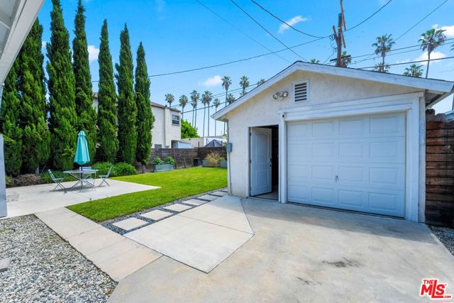 4622 7th Avenue, Los Angeles, California 90043, 2 Bedrooms Bedrooms, ,2 BathroomsBathrooms,Single Family Residence,For Sale,7th,24402557