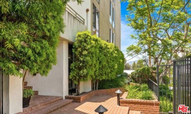 15480 Antioch Street, Pacific Palisades CA: https://media.crmls.org/mediaz/9b0a4adf-2a66-457f-b915-5a90f90a042e.jpg