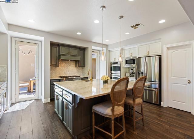 7563 Balmoral Way, San Ramon CA: https://media.crmls.org/mediaz/9b0a9a5c-2e65-4e80-a8f3-38ac24b23a01.jpg