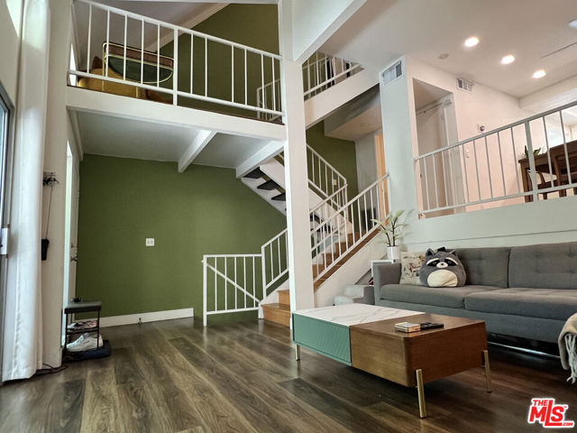 13609 Valerio Street, Van Nuys CA: https://media.crmls.org/mediaz/9b0afdc9-2c89-4a1a-84a2-d20740df1704.jpg