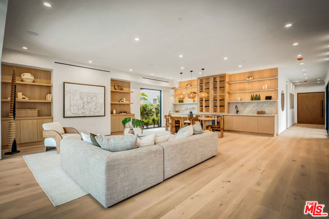 12307 Collins Street photo 4