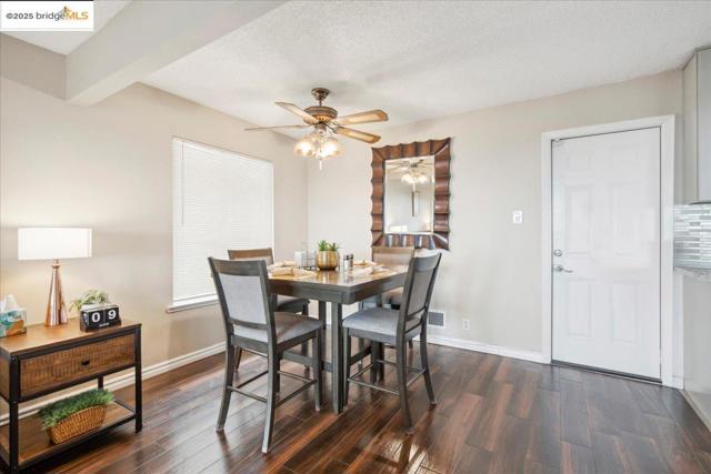 11772 Cranford Way, Oakland CA: https://media.crmls.org/mediaz/9b0b9fa6-47f4-4bb9-932c-72e4255011e0.jpg