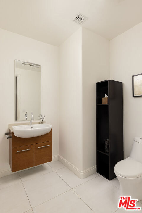 8121 Norton Avenue, West Hollywood CA: https://media.crmls.org/mediaz/9b0bc62e-4583-4568-befc-43b8c0984a45.jpg