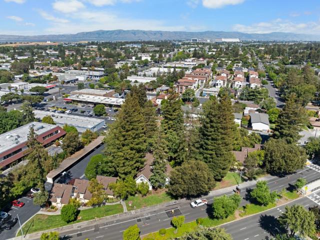 2518 W Middlefield Road, Mountain View CA: https://media.crmls.org/mediaz/9b0c01f8-719a-41f2-baf6-3e7c963b98e9.jpg