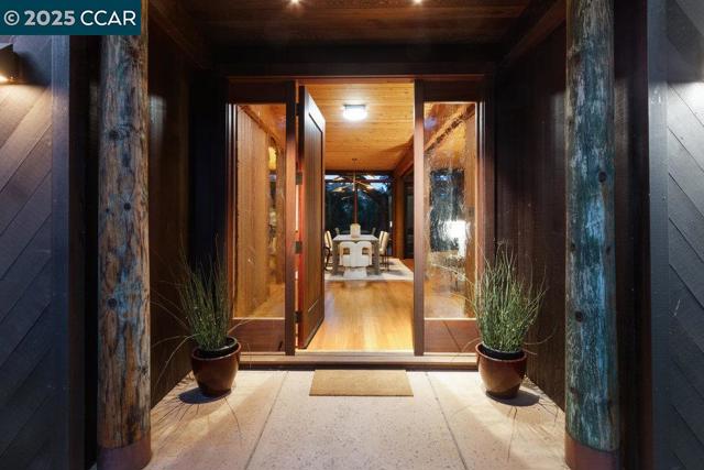 39 El Toyonal, Orinda CA: https://media.crmls.org/mediaz/9b0c27b8-bba2-4515-ae70-82a613bb4774.jpg