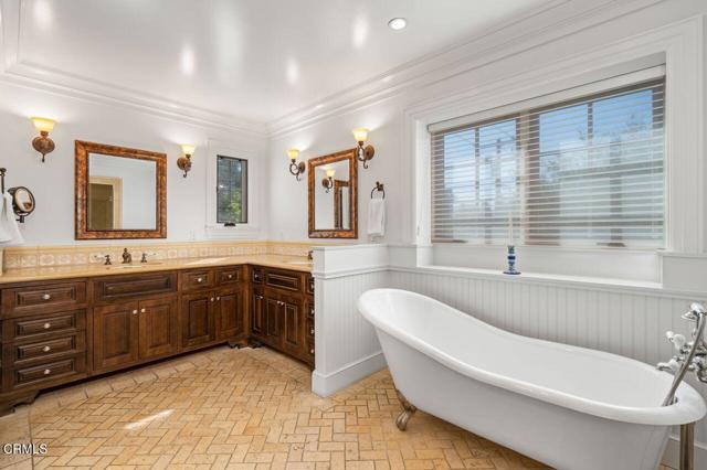 Detail Gallery Image 34 of 52 For 951 Descanso Dr, La Canada Flintridge,  CA 91011 - 5 Beds | 4/1 Baths