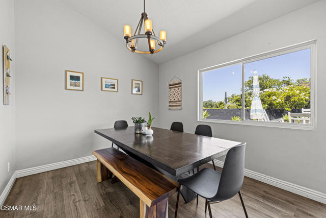 915 W Marcello Avenue, Thousand Oaks CA: https://media.crmls.org/mediaz/9b0c79b8-5728-45e9-89c6-e8555ec0b012.jpg