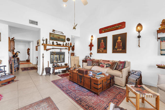 165 Lake Shore Drive, Rancho Mirage CA: https://media.crmls.org/mediaz/9b0c9d7d-7b62-42ed-8cbb-77d7f19a2bf6.jpg