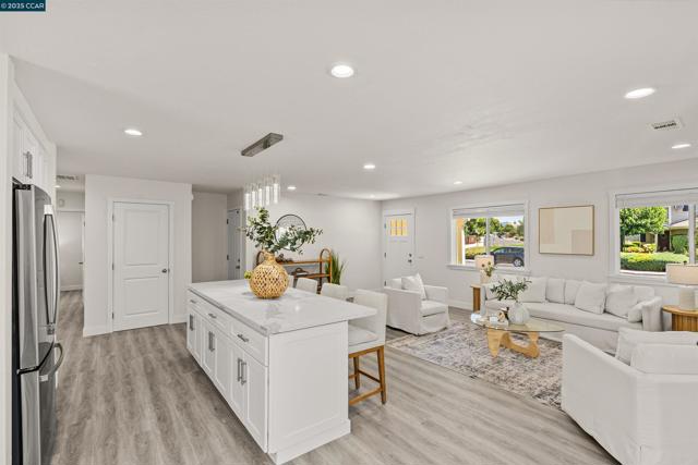 3319 Claudia Dr, Concord CA: https://media.crmls.org/mediaz/9b0cc3c9-7fa6-4751-9f2c-78576759fdff.jpg