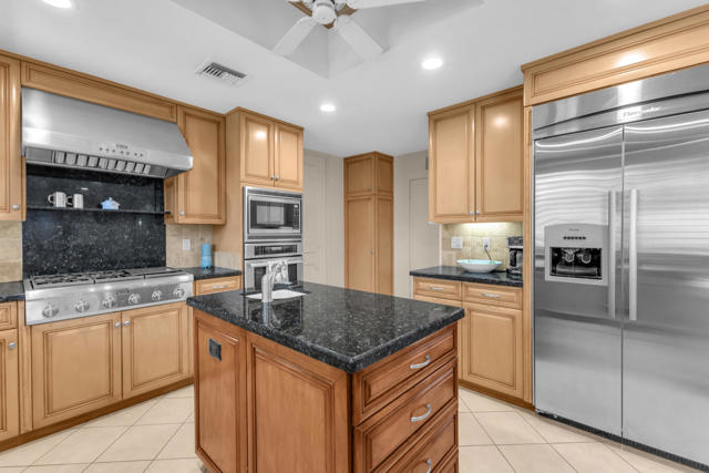 5 Stanford Drive, Rancho Mirage CA: https://media.crmls.org/mediaz/9b0ce778-f183-4f75-b9f3-ef99d3d7ae73.jpg