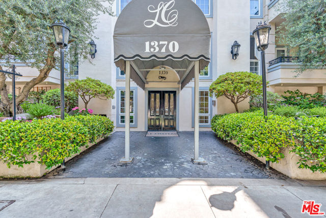 1370 Kelton Avenue, Los Angeles CA: https://media.crmls.org/mediaz/9b0d315e-0944-4e8d-b7b9-3f35ddd9b547.jpg