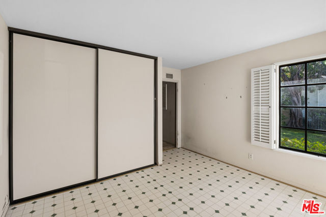 5722 Hempstead Drive photo 8