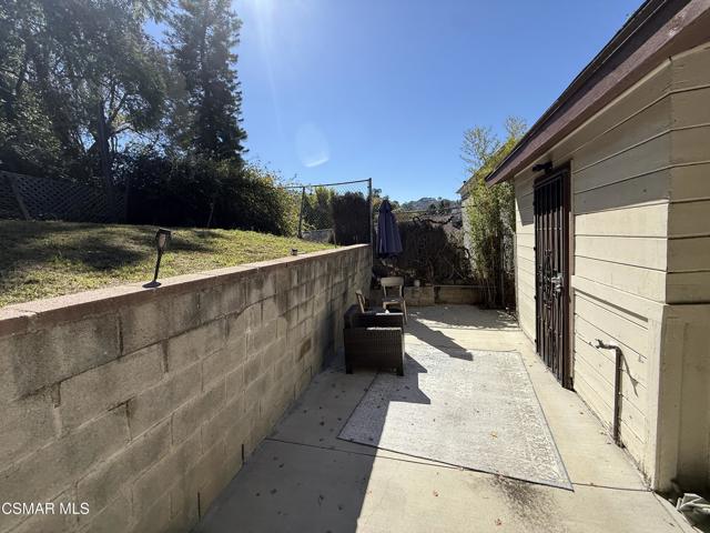 3384 Barham Boulevard, Los Angeles CA: https://media.crmls.org/mediaz/9b0d710e-e272-45e8-8705-be8dcaac9e8a.jpg