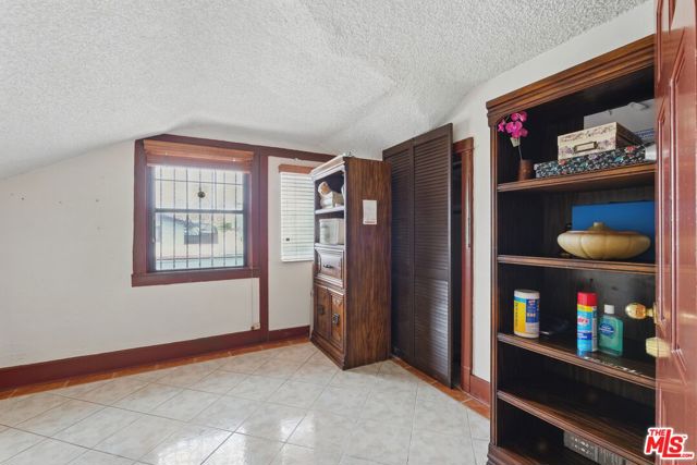 128 N St Andrews Place, Los Angeles CA: https://media.crmls.org/mediaz/9b0d7878-008a-474f-ad19-75cb5df68b10.jpg