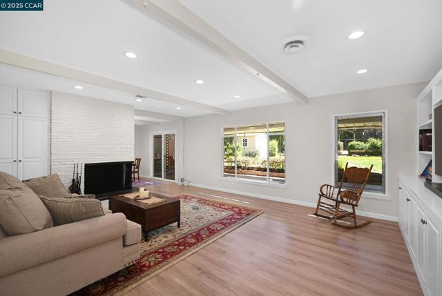 1536 Maynard St, Concord CA: https://media.crmls.org/mediaz/9b0d86e3-65a2-4c28-b3b3-e6a58dc23c2a.jpg