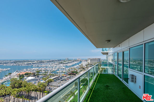 13600 MARINA POINTE Drive, Marina del Rey CA: https://media.crmls.org/mediaz/9b0d9171-77f1-46ee-bd55-aeb698240d38.jpg