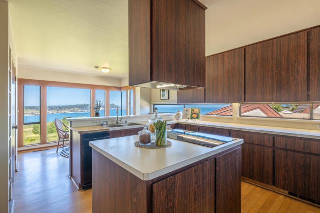 2952 Cuesta Way, Carmel CA: https://media.crmls.org/mediaz/9b0dcbe5-65f1-4f7d-91e8-29482c942a0c.jpg