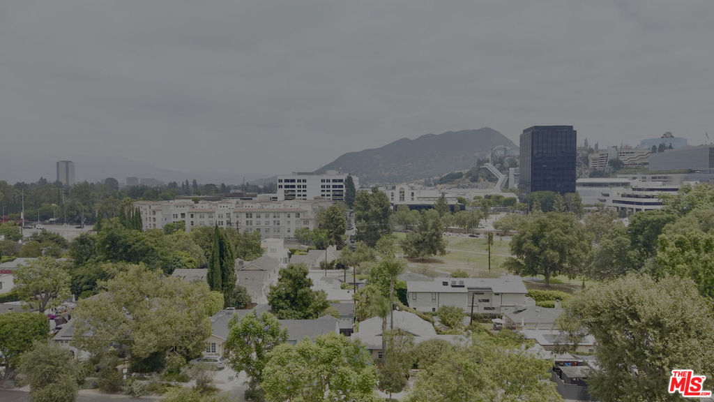 https://media.crmls.org/mediaz/9b0e0b5f-0bb7-4f7f-b271-eade03cbe623.jpg?preset=X-Large