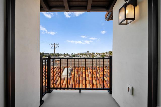 812 N Cleveland Street, Oceanside CA: https://media.crmls.org/mediaz/9b0e15ac-bd4d-44c7-a479-921fb029a85e.jpg