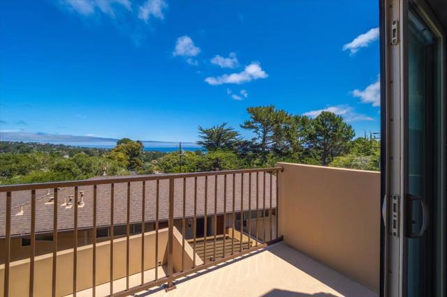 152 Mar Vista Drive, Monterey CA: https://media.crmls.org/mediaz/9b0e88c7-e385-4cc5-927d-44227535e46e.jpg
