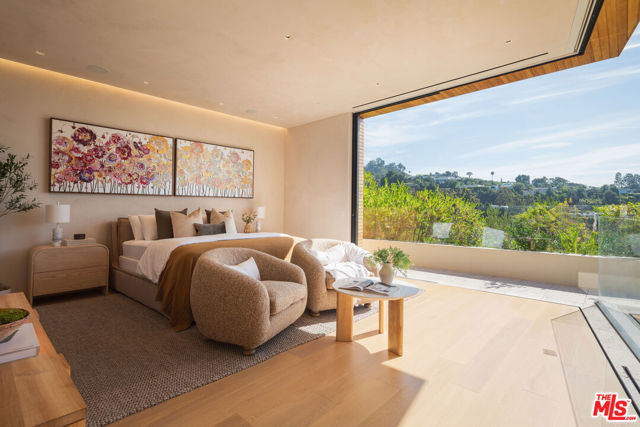 1520 Carla, Beverly Hills CA: https://media.crmls.org/mediaz/9b0ef451-a39e-4285-ae14-81e6aecec807.jpg