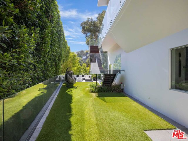 1654 Doheny Drive, Los Angeles, California 90069, 4 Bedrooms Bedrooms, ,5 BathroomsBathrooms,Single Family Residence,For Sale,Doheny,24429379