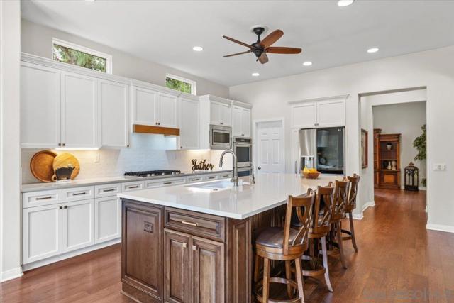 3180 Ridgeline Place, Escondido CA: https://media.crmls.org/mediaz/9b102c44-0f43-4510-8e67-a7313d8fa7d6.jpg