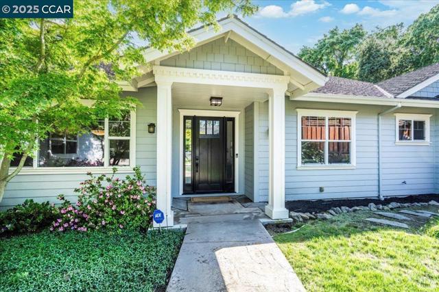 1291 Clover Ln, Walnut Creek CA: https://media.crmls.org/mediaz/9b1062de-4846-4f7c-aa68-c7defeefa1c7.jpg