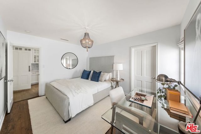 2107 Coldwater Canyon Drive, Beverly Hills CA: https://media.crmls.org/mediaz/9b108ffc-8b61-4d5b-901c-4ed22d3dcae1.jpg