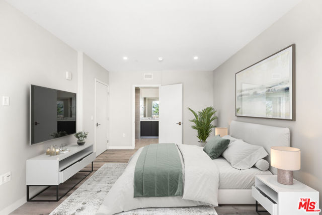 1226 S Bedford Street, Los Angeles CA: https://media.crmls.org/mediaz/9b10abc0-75ba-450c-ba45-594881c1e5cc.jpg