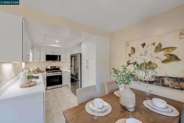 1105 Westmoreland Circle, Walnut Creek CA: https://media.crmls.org/mediaz/9b11359e-1d9d-4e7a-b1ab-2a4dca57cd5e.jpg