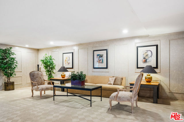 4454 Ventura Canyon Avenue, Sherman Oaks CA: https://media.crmls.org/mediaz/9b113cf1-ac64-4039-847a-6e86bf7f403b.jpg