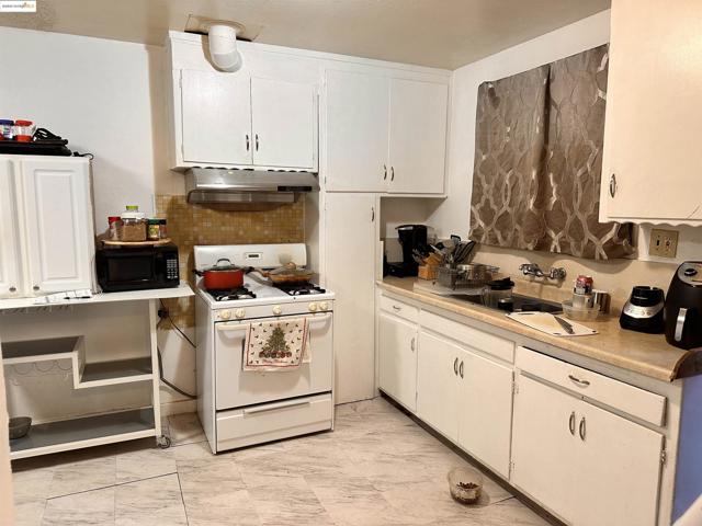 1342 Garvin Ave, Richmond CA: https://media.crmls.org/mediaz/9b11b47a-60e5-48cd-8946-e6f59a857c05.jpg