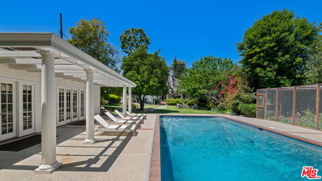 5404 Topeka Drive, Tarzana CA: https://media.crmls.org/mediaz/9b11fee2-3621-4258-b76e-a0a692de6a49.jpg