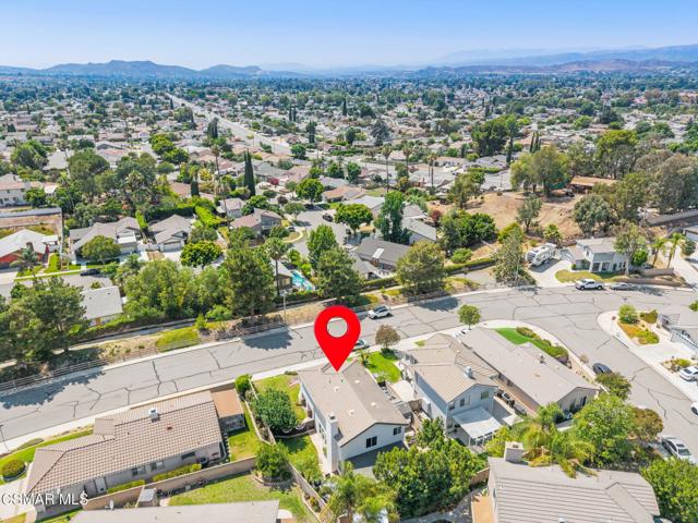 2758 Briarpatch Drive, Simi Valley CA: https://media.crmls.org/mediaz/9b121a7f-e07e-497f-8623-5c6b8efa865f.jpg