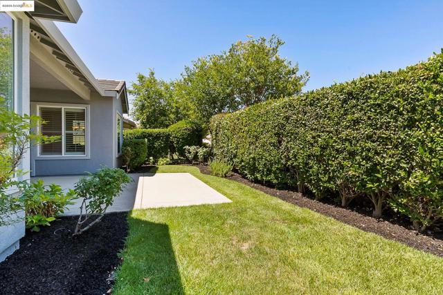 551 Quindell Way, Brentwood CA: https://media.crmls.org/mediaz/9b12499e-c7a8-4ead-a987-d028bc515122.jpg