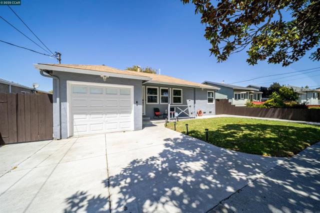 2421 Lincoln Ave, Richmond CA: https://media.crmls.org/mediaz/9b128bf5-10a5-4a82-9486-6a9ba13b5730.jpg