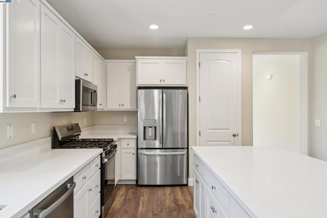 1305 Sunningdale Lane, Fairfield CA: https://media.crmls.org/mediaz/9b12ce24-64ac-406e-a979-5a82bec265b1.jpg