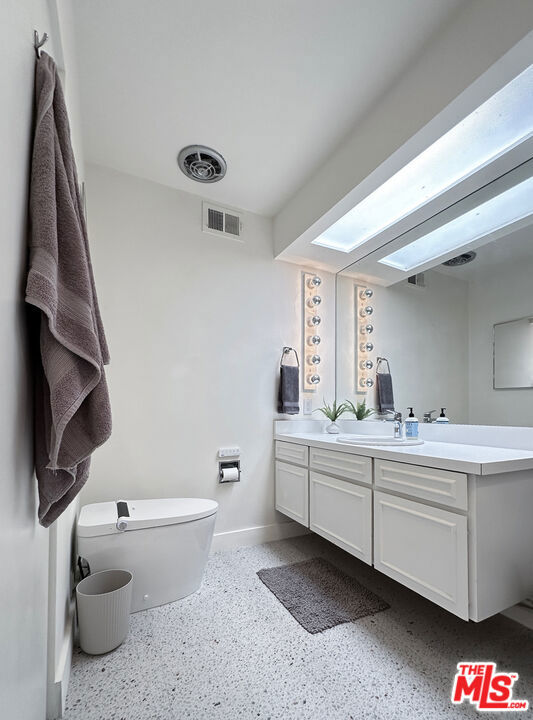 2324 S Skyview Drive, Palm Springs CA: https://media.crmls.org/mediaz/9b130516-1ed1-4984-9cf2-f203b924457b.jpg