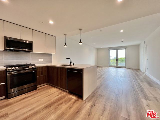5801 Camerford Avenue, Los Angeles CA: https://media.crmls.org/mediaz/9b1306b1-d07b-48a5-a084-e810d1a33837.jpg