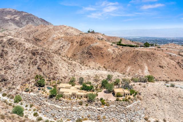 72275 Upper W Way, Palm Desert CA: https://media.crmls.org/mediaz/9b130f10-3acc-4781-ba1f-b5cc015f9be0.jpg