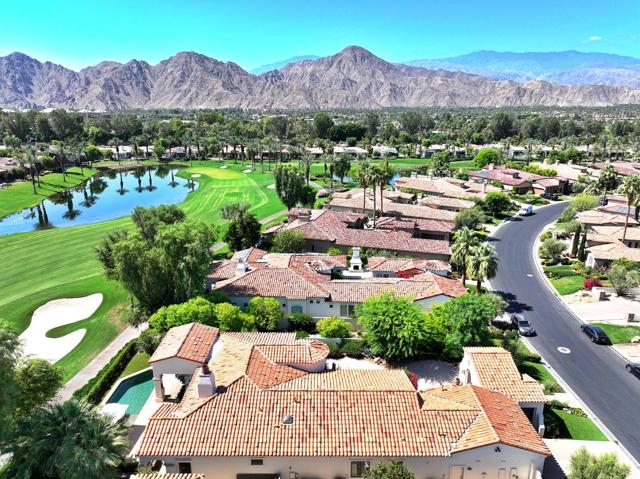 76357 Via Chianti, Indian Wells CA: https://media.crmls.org/mediaz/9b13d7c2-10c7-4101-b26d-fa0acf157173.jpg