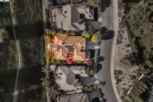 10828 Inspiration Cir, Dublin CA: https://media.crmls.org/mediaz/9b1445e4-5f97-4c86-ab26-69b0db55ee26.jpg