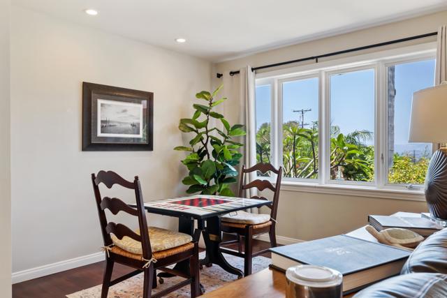 1567 Crest Drive, Encinitas CA: https://media.crmls.org/mediaz/9b145757-44f2-4ff5-964f-96a0668e2f40.jpg