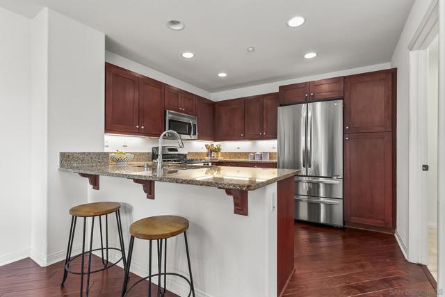 3528 Shoreline Bluff Ln, San Diego CA: https://media.crmls.org/mediaz/9b148767-93cb-4af0-a339-982541708872.jpg