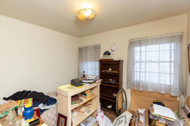 231 E, Coronado CA: https://media.crmls.org/mediaz/9b149d55-1c5c-4297-96e8-68ff5abf0109.jpg