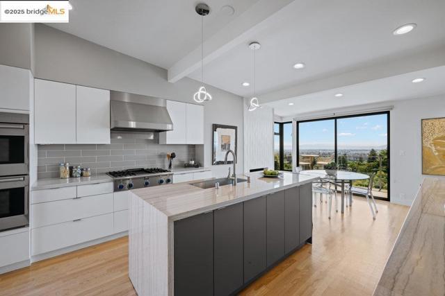 310 Pacific Ave, Piedmont CA: https://media.crmls.org/mediaz/9b14fd82-b059-49d6-a00f-79026baefd4e.jpg