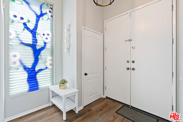 5757 Owensmouth Avenue, Woodland Hills CA: https://media.crmls.org/mediaz/9b15a4f3-2d7e-4c3c-b35e-e3b2a9909f51.jpg