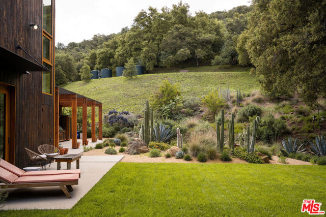 22575 Monte Vista Drive, Topanga CA: https://media.crmls.org/mediaz/9b15df7e-09b3-420e-b1dd-1d54026c7d05.jpg